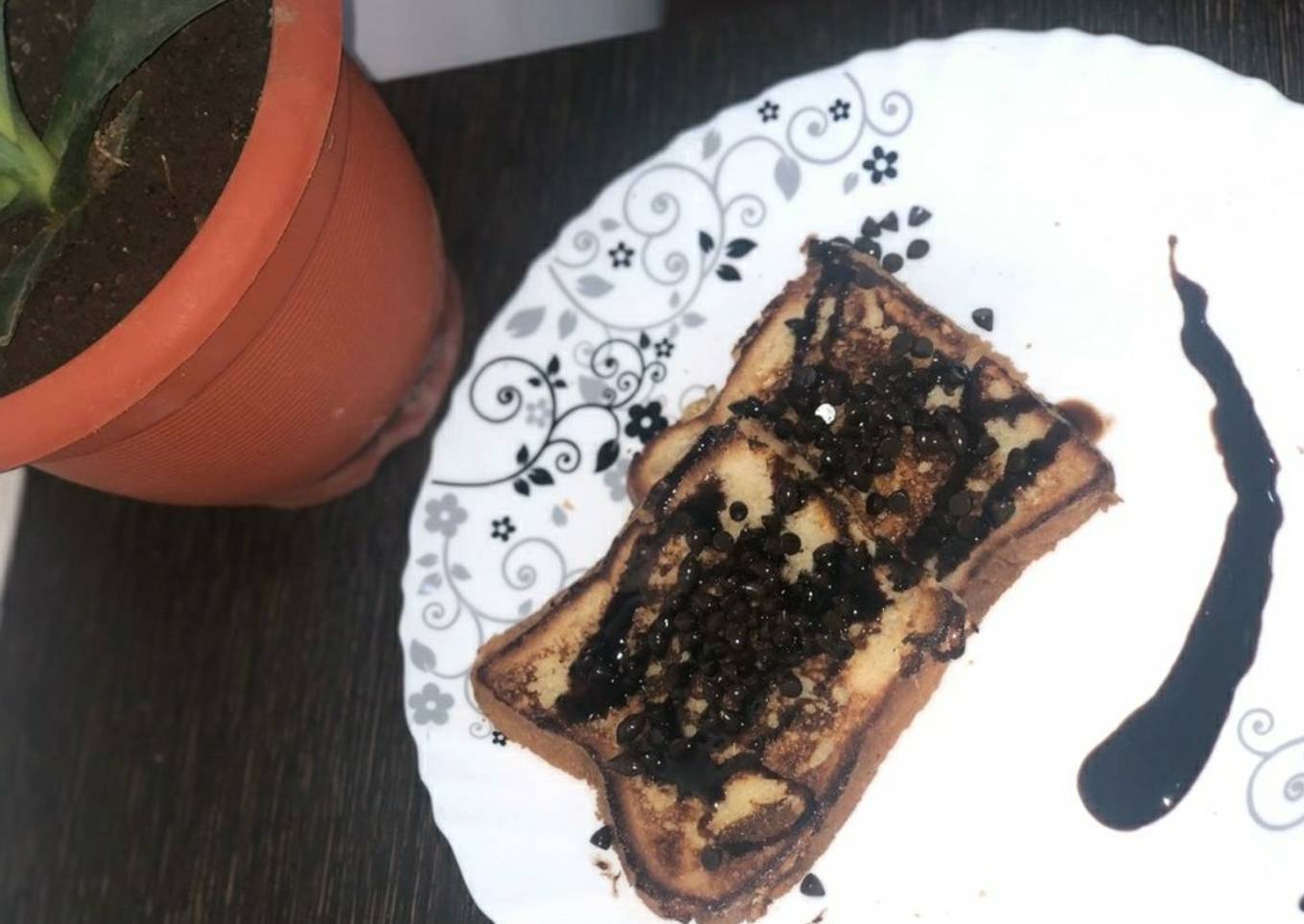 Simple Way to Prepare Super Quick Homemade French toast with chocolate
sauce