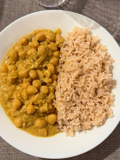 Una foto de Curry de garbanzos vegano