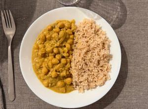 Una foto de Curry de garbanzos vegano