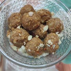 A picture of Til churma ladoo.