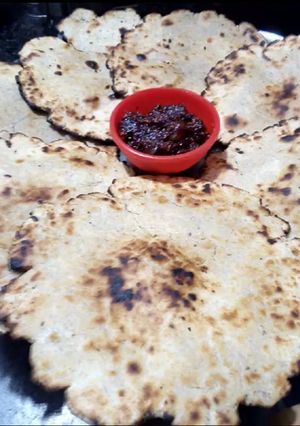સૌરાષ્ટ્ર ની કડક ભાખરી રેસીપી મુખ્ય ફોટો