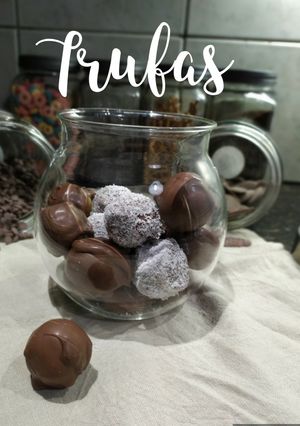 Una foto de Trufas de bizcochuelo reciclado