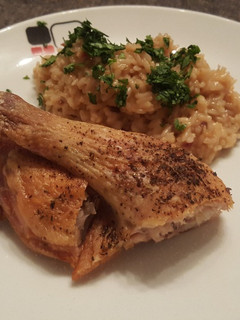 Una foto de Pollo al horno con risotto de limón