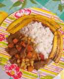 Carne guisada con garbanzos zanahoria y papas