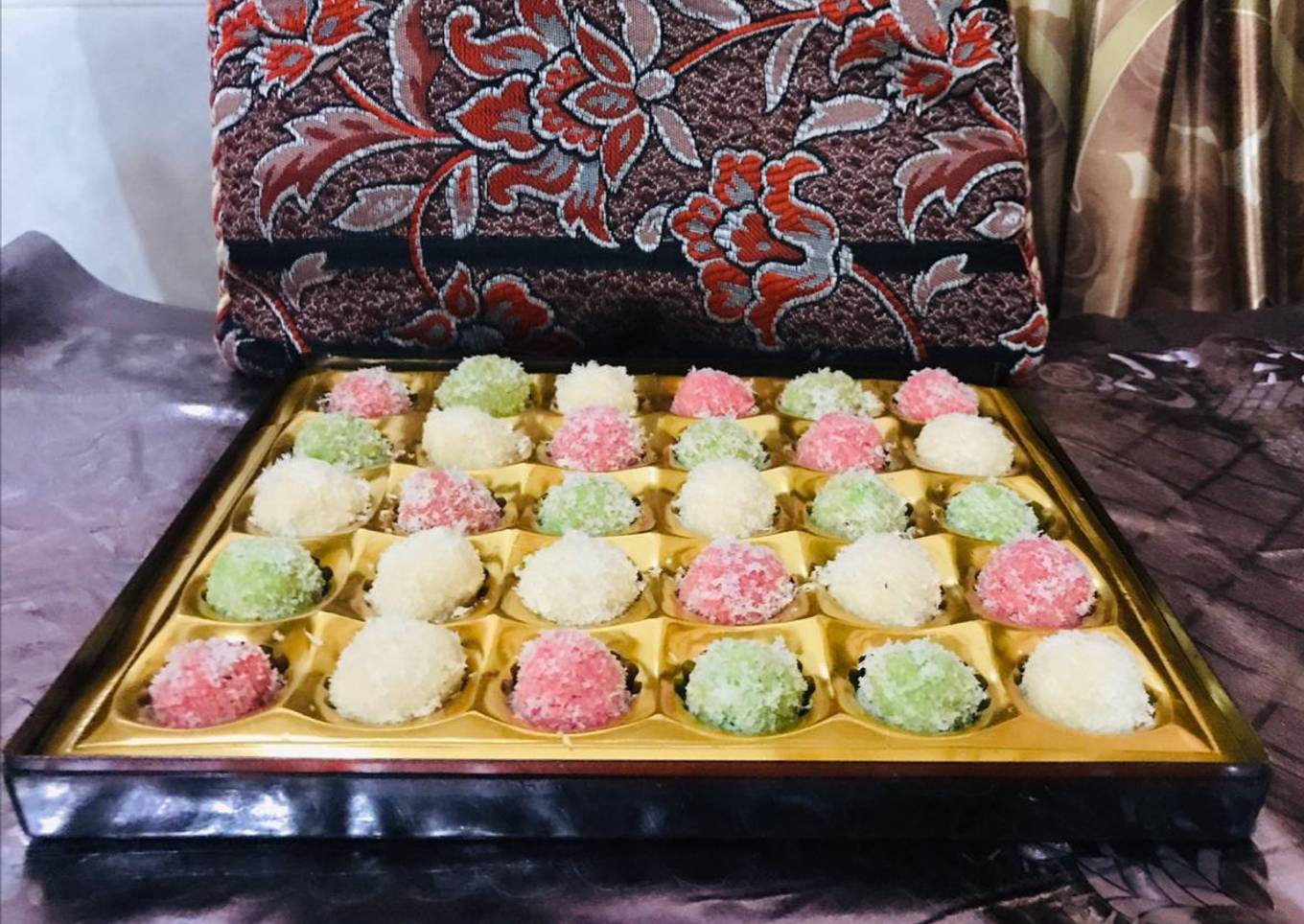 Colourful coconut balls