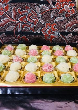 A picture of Colourful coconut balls.