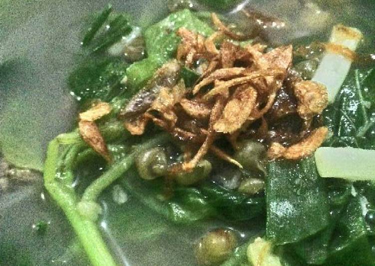 Sop bayam kacang hijau