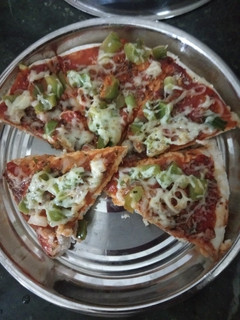 પીઝા (Pizza Recipe in Gujarati) રેસીપી મુખ્ય ફોટો