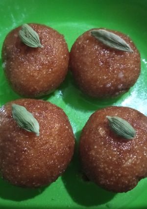 રવાના ગુલાબજાંબુ (Rava Gulabjamun Recipe In Gujarati) રેસીપી મુખ્ય ફોટો