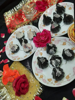 इंस्टेंट चॉकलेट मोदक (instant Chocolate Modak recipe in Hindi) रेसिपी मुख्य फोटो