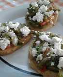 Tlacoyos con ensalada de nopales "a la enojona"