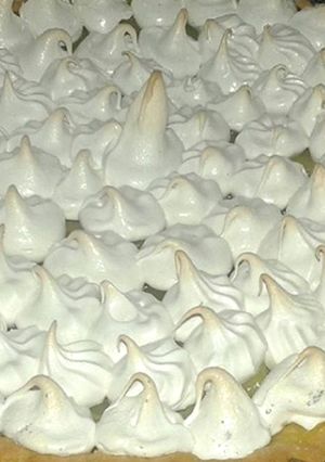 Una foto de Pie de limón (Lemon Pie) 😋🍰🍴