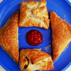 A picture of Veg Puffs.