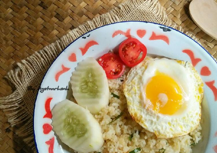 {Cara Memasak Nasi Goreng Daun Jeruk yang Enak