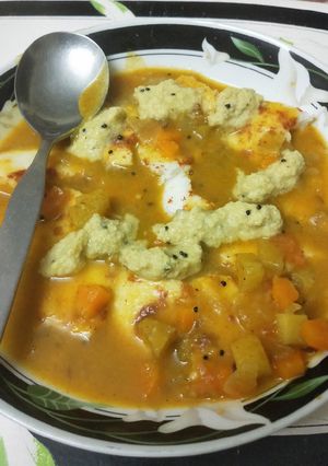 ઈડલી સાંભાર અને ચટણી (Idli Sambhar Chutney Recipe In Gujarati) રેસીપી મુખ્ય ફોટો