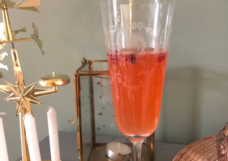 Steps to Make Quick Pink Poinsettia Mocktail