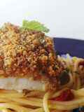 Pescada com crosta de ervas e Esparguete com tomate seco e azeitonas