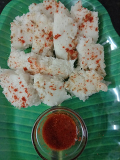 A picture of Idli Dhokla.