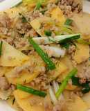 Món phụ/Side dish: Khoai tây xào thịt bằm/Potatoes stir-fried with minced pork