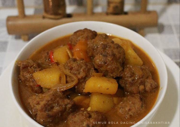 Cara Membuat Semur Bola Daging yang Lezat Sekali