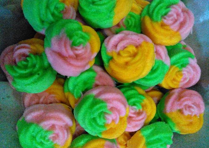 Resep Bolu Kukus Mawar Pelangi Oleh Budhe Tri - Cookpad Resep Bolu Kukus Mawar Pelangi Oleh Budhe Tri - Cookpad
