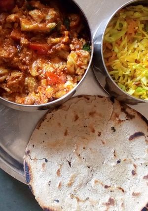 બાજરાનો રોટલો (Bajra Rotlo Recipe In Gujarati) રેસીપી મુખ્ય ફોટો