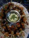 Brochettes de verdura y salsa alioli