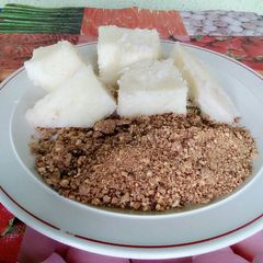A picture of Boiled yam and groundnut sauce.