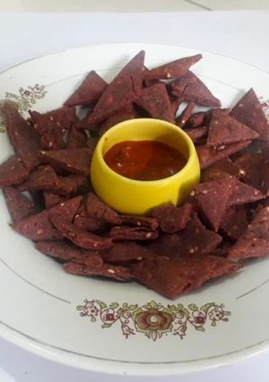 A picture of Beetroot Ragi Crackers.