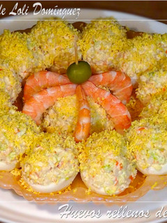Una foto de Huevos rellenos de marisco