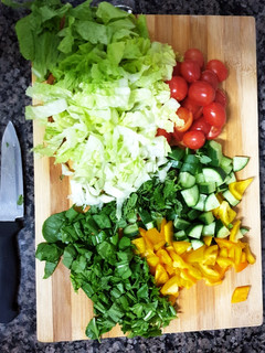 A picture of Salad with Orange Juice🍊🥗 سلطة مع عصير البرتقال.