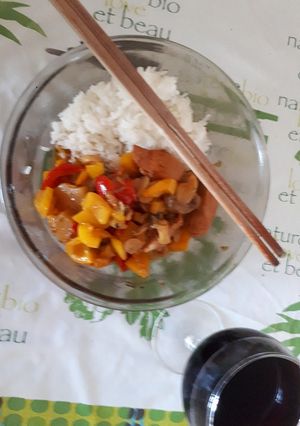 Une photo de Dés de blanc de poulet à la sauce aigre douce