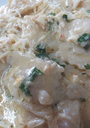 Una foto de Salsa a la crema económica 👌acompañado con ravioles 🇦🇷
