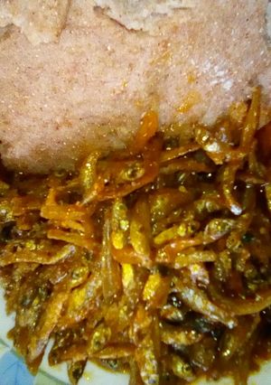 A picture of Omena in fried tomato sauce.