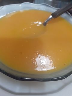 Una foto de Sopa crema de calabaza 🥣