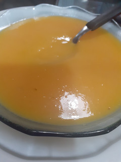Una foto de Sopa crema de calabaza 🥣