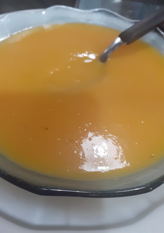 Una foto de Sopa crema de calabaza 🥣