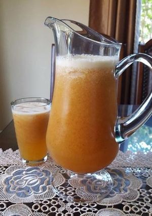 Una foto de Agua fresca de duraznos