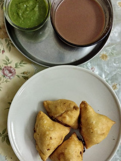 સમોસા (Samosa recipe in Gujarati) રેસીપી મુખ્ય ફોટો