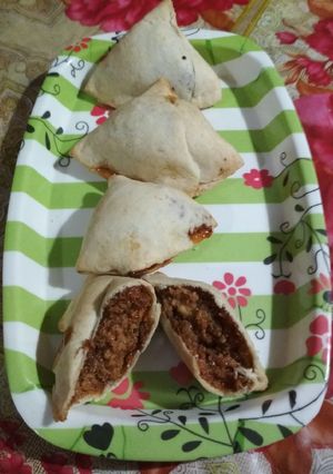 A picture of Baked khoya gur samosa.