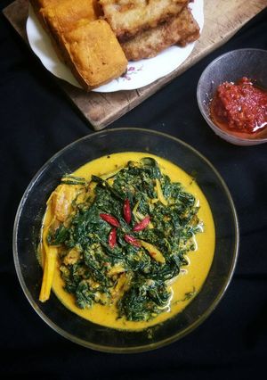 Foto resep Sayur daun singkong / daun singkong kuah santan, kuah kuning