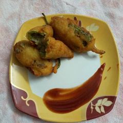 A picture of Stuffed Mirch pakodas.