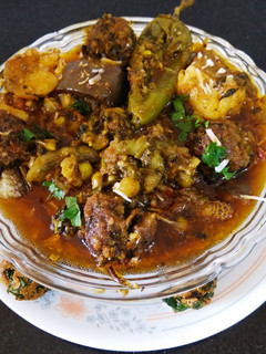 ઊંધિયું (Undhiyu Recipe In Gujarati) રેસીપી મુખ્ય ફોટો