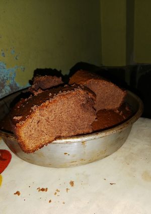 Una foto de Bizcochuelo de chocolate esponjoso y húmedo