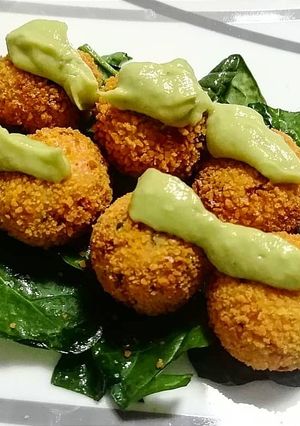 Foto di Polpette di pollo con salsa guacamole. 🥑🍗