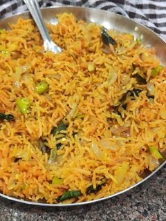 વઘારેલા ભાત (Vagharela Bhat Recipe In Gujarati) રેસીપી મુખ્ય ફોટો