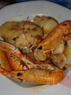 Una foto de Zarzuela de pescado y mariscos