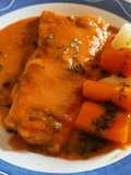 Merluza en Salsa Marinera Con Patatitas y Zanahorias Hervidas Aliñadas en Aceite de Albahaca