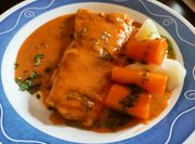 Una foto de salsa con guindillas