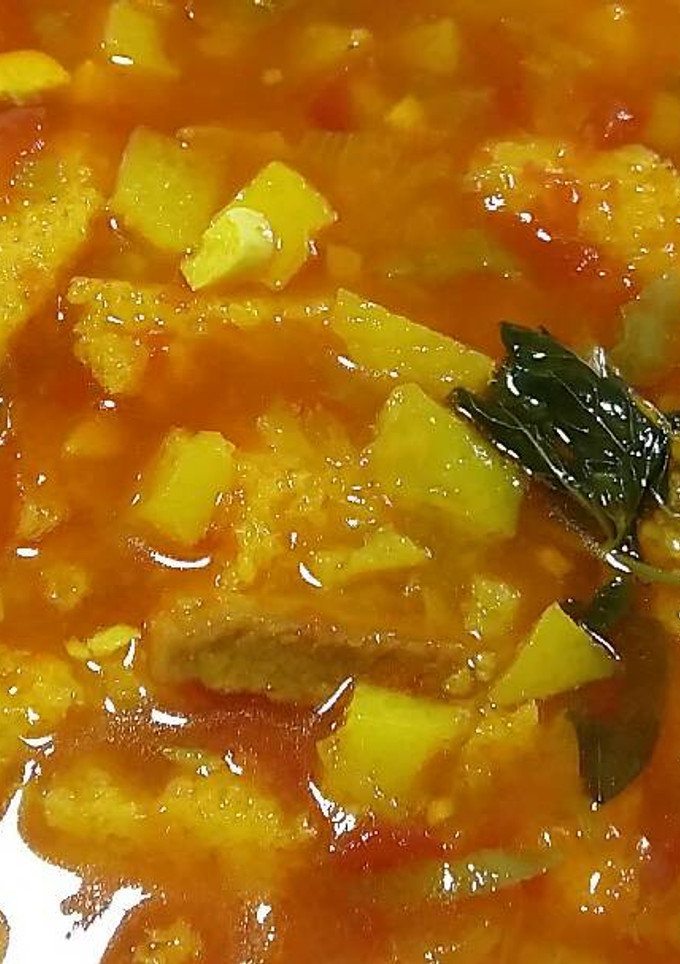 Una foto de Sopa de tomate con patatas